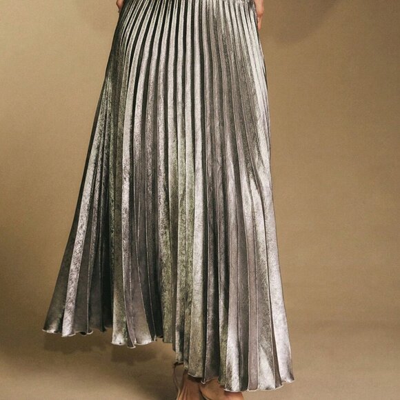 Women's Elegant Silver Metallic Flowing A-Line Pleated Maxi Skirt - Picture 5 of 7